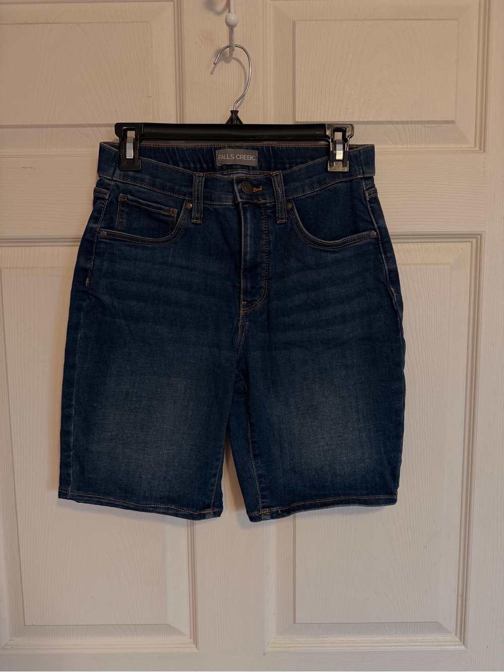 Womens Falls Creek Dark Blue Denim Jean Shorts. Size 6/28. Brand new no tags